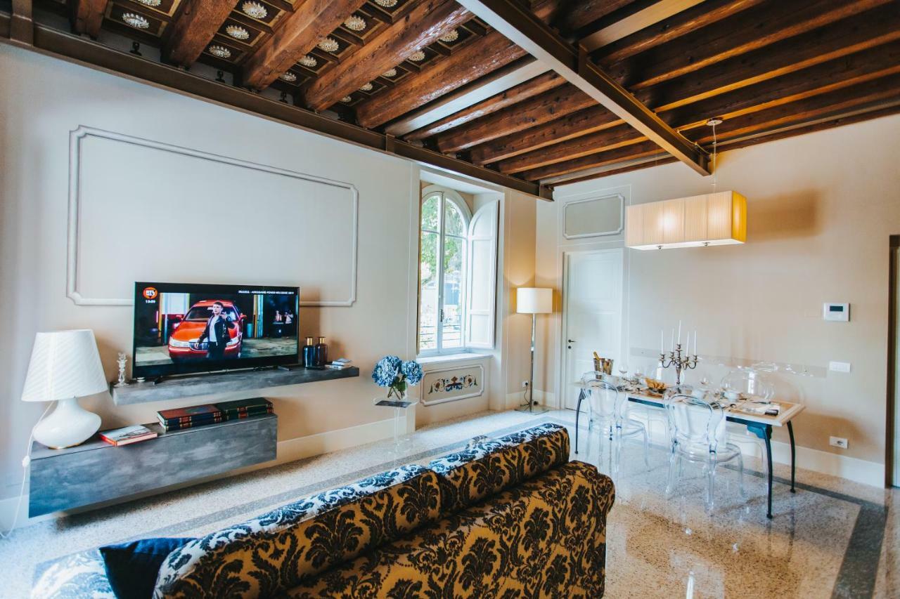 Noble Floor - Luxury Apartment Lucca Buitenkant foto