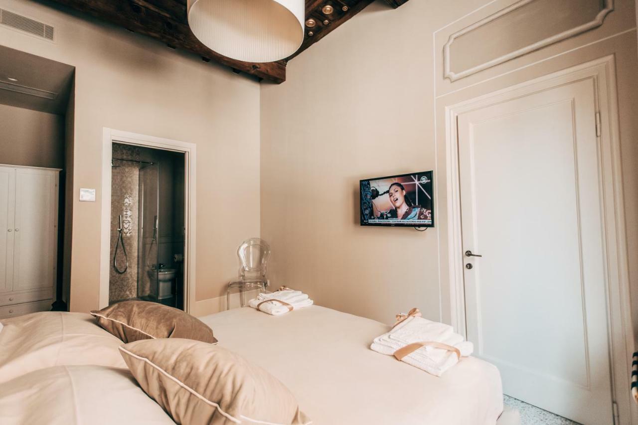 Noble Floor - Luxury Apartment Lucca Buitenkant foto